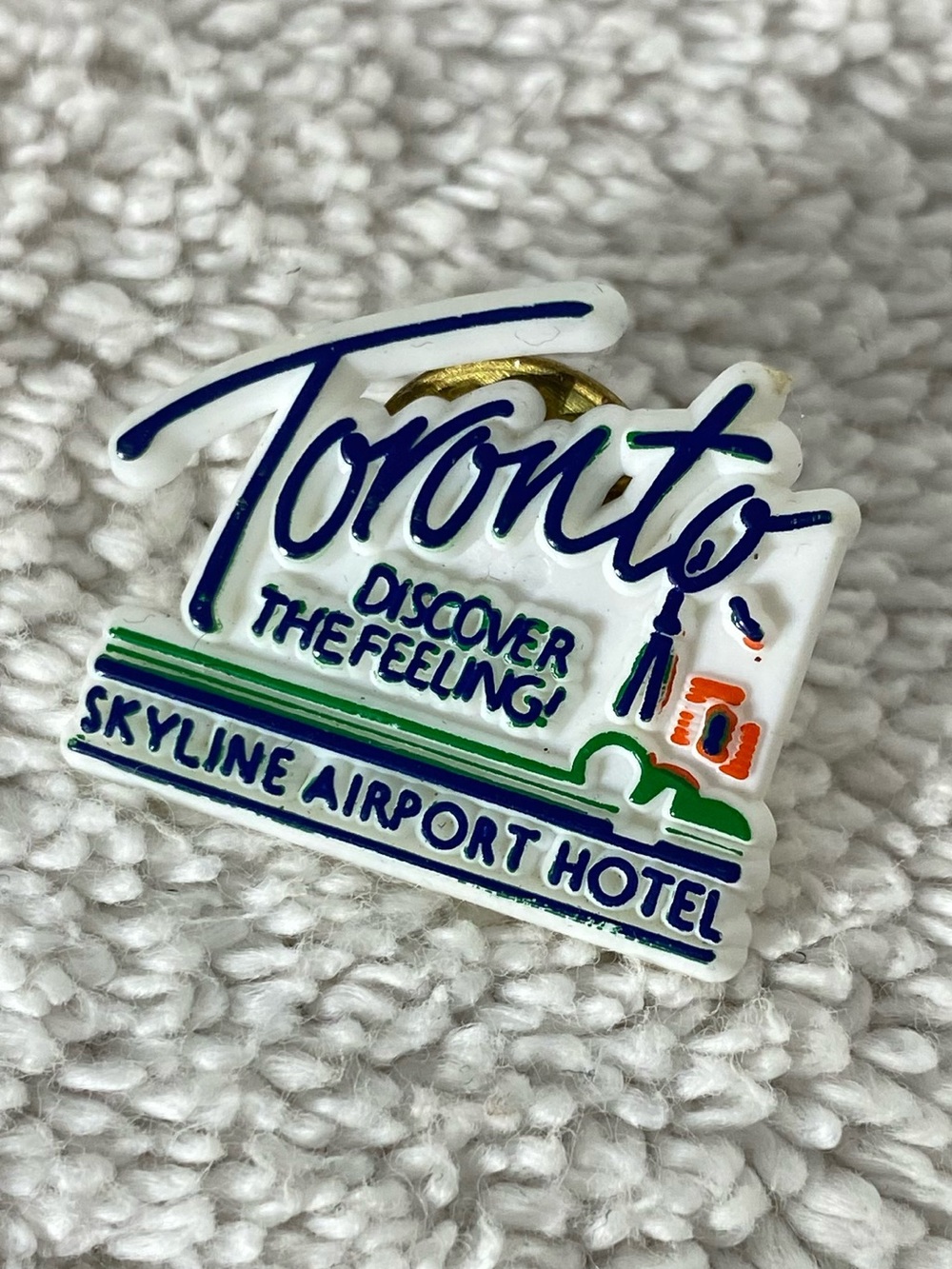 5/$35 Vintage Toronto Skyline Airport Hotel Discover the Feeling Souvenir Pin